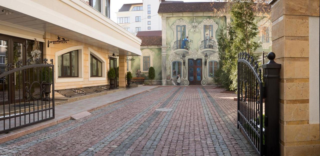 Zentrum Hotel Chisinau Bagian luar foto