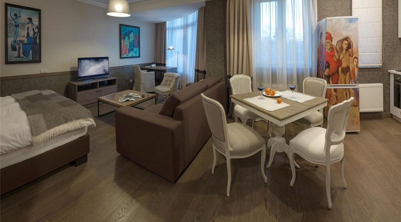 Zentrum Hotel Chisinau Bagian luar foto