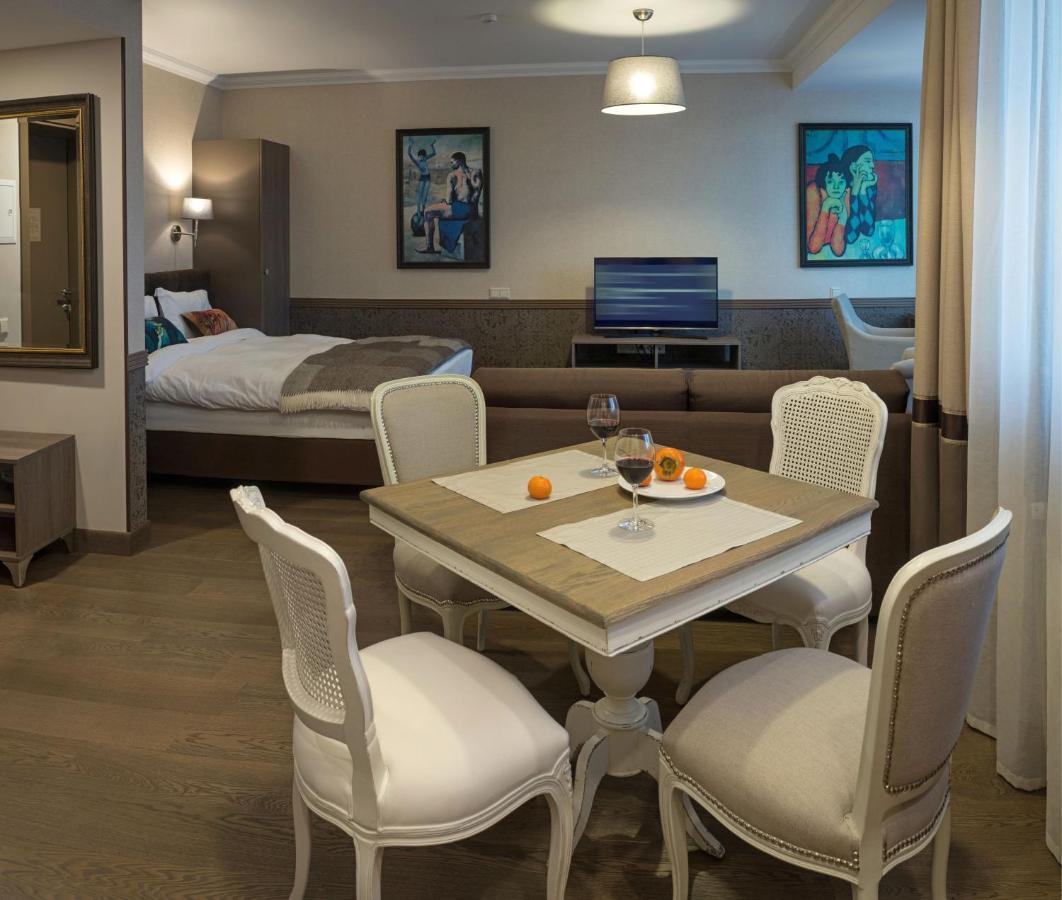 Zentrum Hotel Chisinau Bagian luar foto